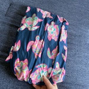 Simply Southern Flared Leggings with turtles. L